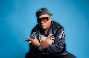 El cantante cubano Sr. Barucho nos presenta su nuevo video musical “Amigo de Qué”.