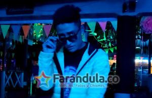 El artista emergente Alejandro AT nos presenta su álbum “La Iluminación”.