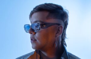 El escenario musical se ilumina una vez más con la llegada del cantante y compositor Samario Basti, quien está listo para sorprender a su audiencia con el lanzamiento de su tan esperado tercer sencillo del año, titulado «Fantastic».