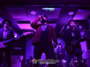 Los Falsos Dandys lanzan ‘Stupid Vision Pro’, un llamado a promover las interacciones interpersonales