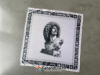APZ y ÁTRA presentan la primera edición de FOREVER La pañoleta vuelve como el accesorio que transforma un look en una declaración de identidad