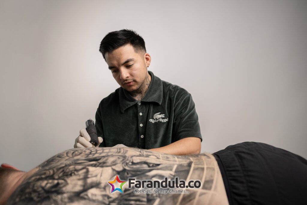 La pañoleta regresa en 2026: el accesorio que convierte un look sencillo en una expresión personal 4