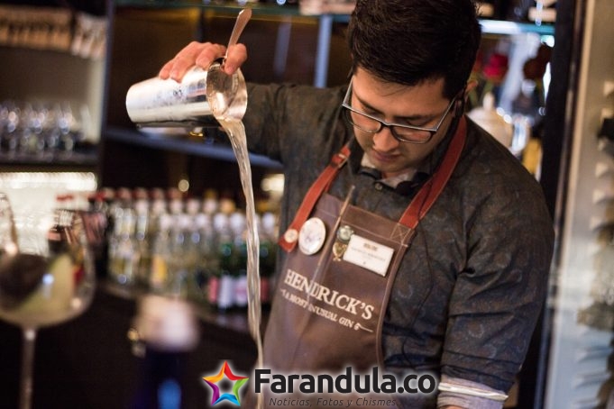 Mauricio Bermúdez es el ganador de Brebajeros: primer concurso de bartenders en Colombia organizado por Hendrick’s Gin