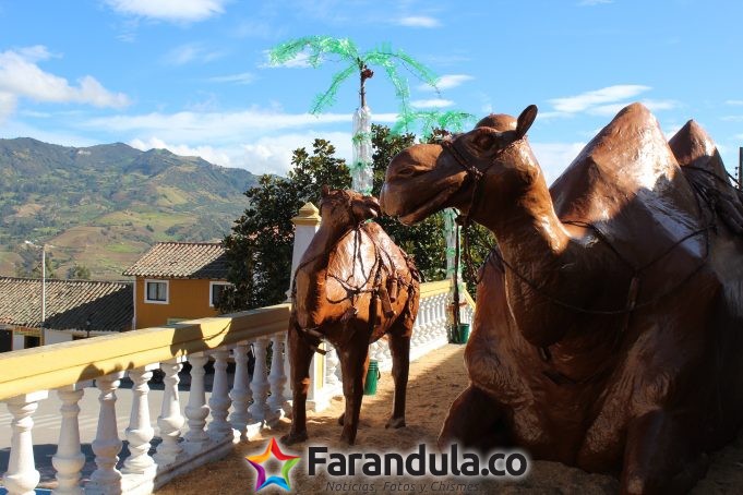 EL PESEBRE GIGANTE CON MATERIAL RECICLABLE DE TURMEQUÉ