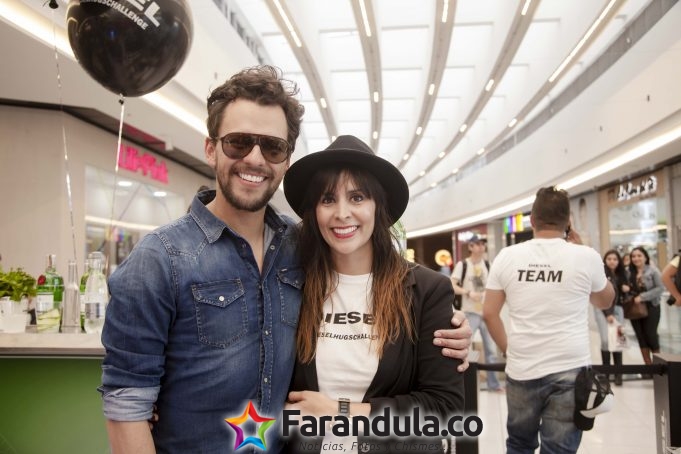 Diesel rompe un récord de abrazos en Bogotá